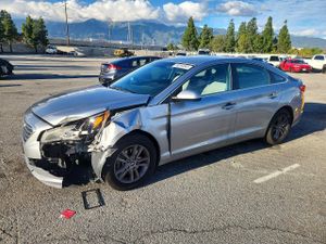 Hyundai Sonata SE 2.4L 4 2015