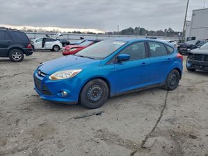 Ford Focus SE 2.0L 4 2012