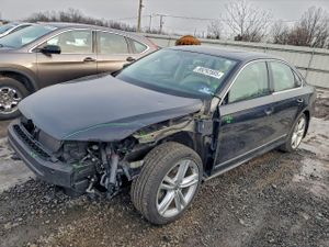Volkswagen Passat SE 1.8L 4 2015