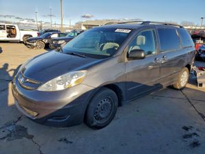 Toyota Sienna CE 3.5L 6 2010
