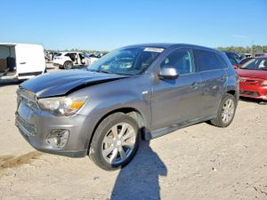 Mitsubishi Outlander SE 2.0L 4 2014