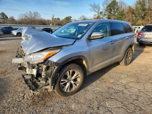 Toyota Highlander LE 3.5L 6 2015