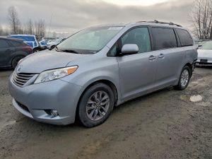 Toyota Sienna XLE 3.5L 6 2014