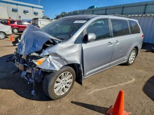 Toyota Sienna XLE 3.5L 6 2013