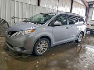 Toyota Sienna LE 3.5L 6 2014