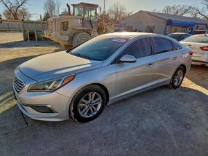 Hyundai Sonata SE 2.4L 4 2015