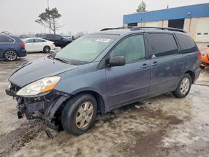Toyota Sienna CE 3.5L 6 2010