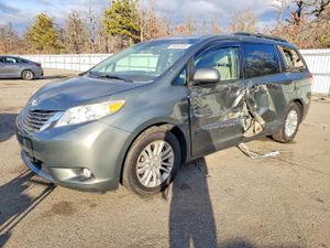 Toyota Sienna XLE 3.5L 6 2014