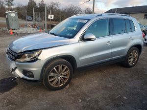 Volkswagen Tiguan S 2.0L 4 2015