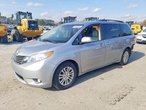 Toyota Sienna XLE 3.5L 6 2013