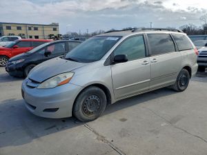 Toyota Sienna CE 3.5L 6 2010