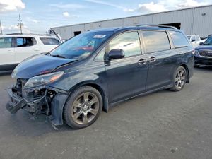 Toyota Sienna SPORT 3.5L 6 2015