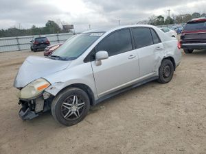 Nissan Versa S 1.8L 4 2011