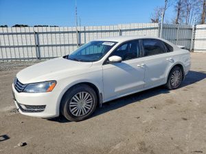 Volkswagen Passat S 1.8L 4 2014