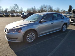 Volkswagen Passat S 2.5L 5 2012