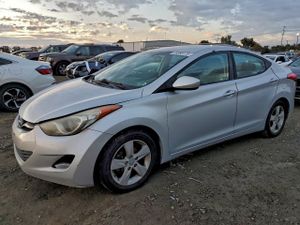 Hyundai Elantra GLS 1.8L 4 2013