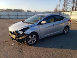 Hyundai Elantra GLS 1.8L 4 2013