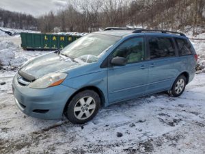 Toyota Sienna CE 3.5L 6 2009