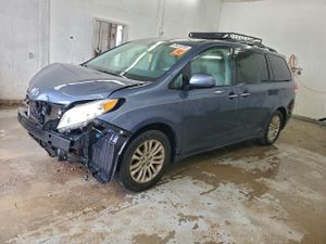 Toyota Sienna XLE 3.5L 6 2013