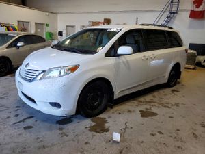 Toyota Sienna LE 3.5L 6 2015