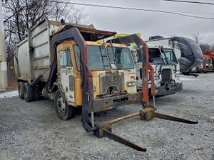 Peterbilt 320/325 6 2000