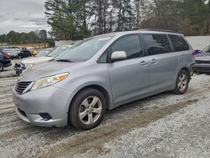 Toyota Sienna LE 3.5L 6 2014