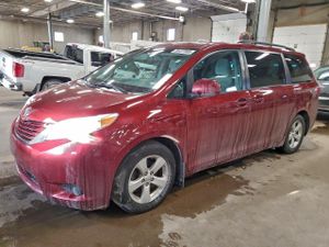 Toyota Sienna LE 3.5L 6 2015