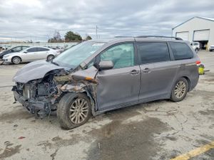 Toyota Sienna XLE 3.5L 6 2012