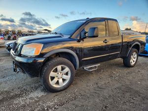 Nissan Titan S 5.6L 8 2012