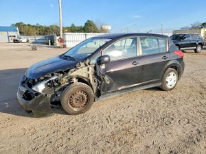 Nissan Versa S 1.8L 4 2011