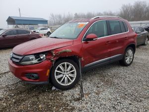 Volkswagen Tiguan S 2.0L 4 2014