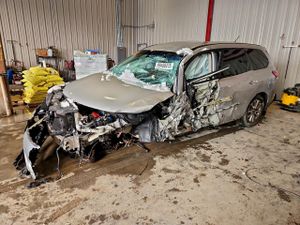 Nissan Pathfinder S 3.5L 6 2015
