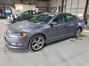 Volkswagen Passat SEL 2 L 4 2015
