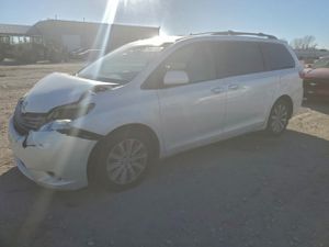 Toyota Sienna XLE 3.5L 6 2015
