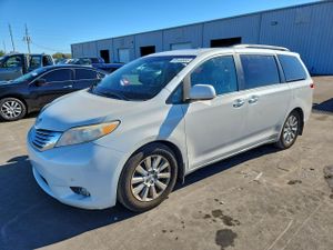 Toyota Sienna XLE 3.5L 6 2011