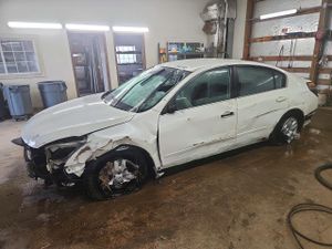 Nissan Altima BASE 2.5L 4 2010