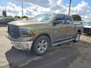 RAM 1500 SLT 5.7L 8 2015