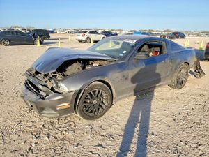 Ford Mustang 3.7L 6 2014