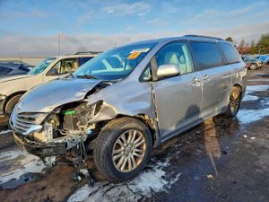 Toyota Sienna XLE 3.5L 6 2012