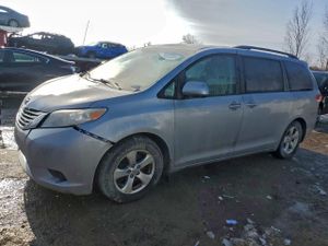 Toyota Sienna LE 3.5L 6 2013