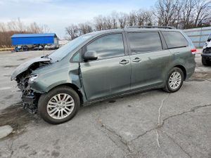 Toyota Sienna XLE 3.5L 6 2014