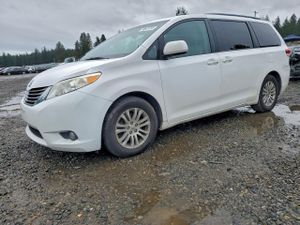 Toyota Sienna XLE 3.5L 6 2011