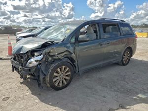 Toyota Sienna LE 3.5L 6 2014