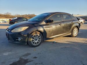 Ford Focus SE 2.0L 4 2012