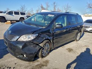 Toyota Sienna XLE 3.5L 6 2013