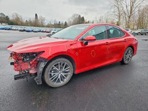 Toyota Camry XLE 2.5L 4 2024