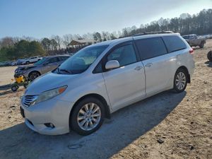 Toyota Sienna XLE 3.5L 6 2012