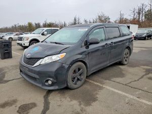 Toyota Sienna 3.5L 6 2014