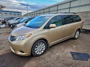 Toyota Sienna LE 3.5L 6 2012