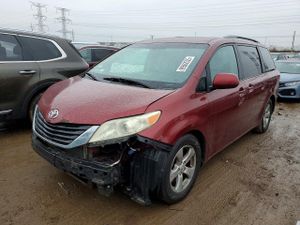 Toyota Sienna LE 3.5L 6 2015